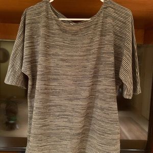 Croft & Barrow green shirt with scrunched sides